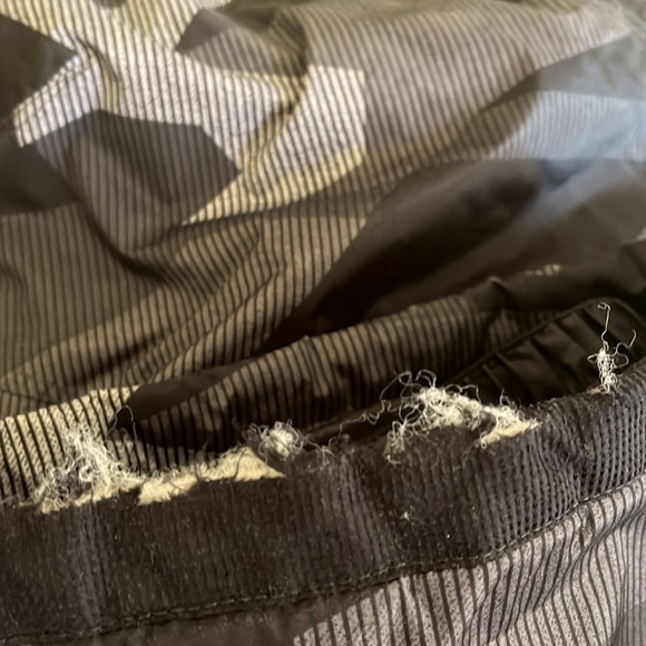 Boys XL (18/20) snow pants - Picture 4 of 5